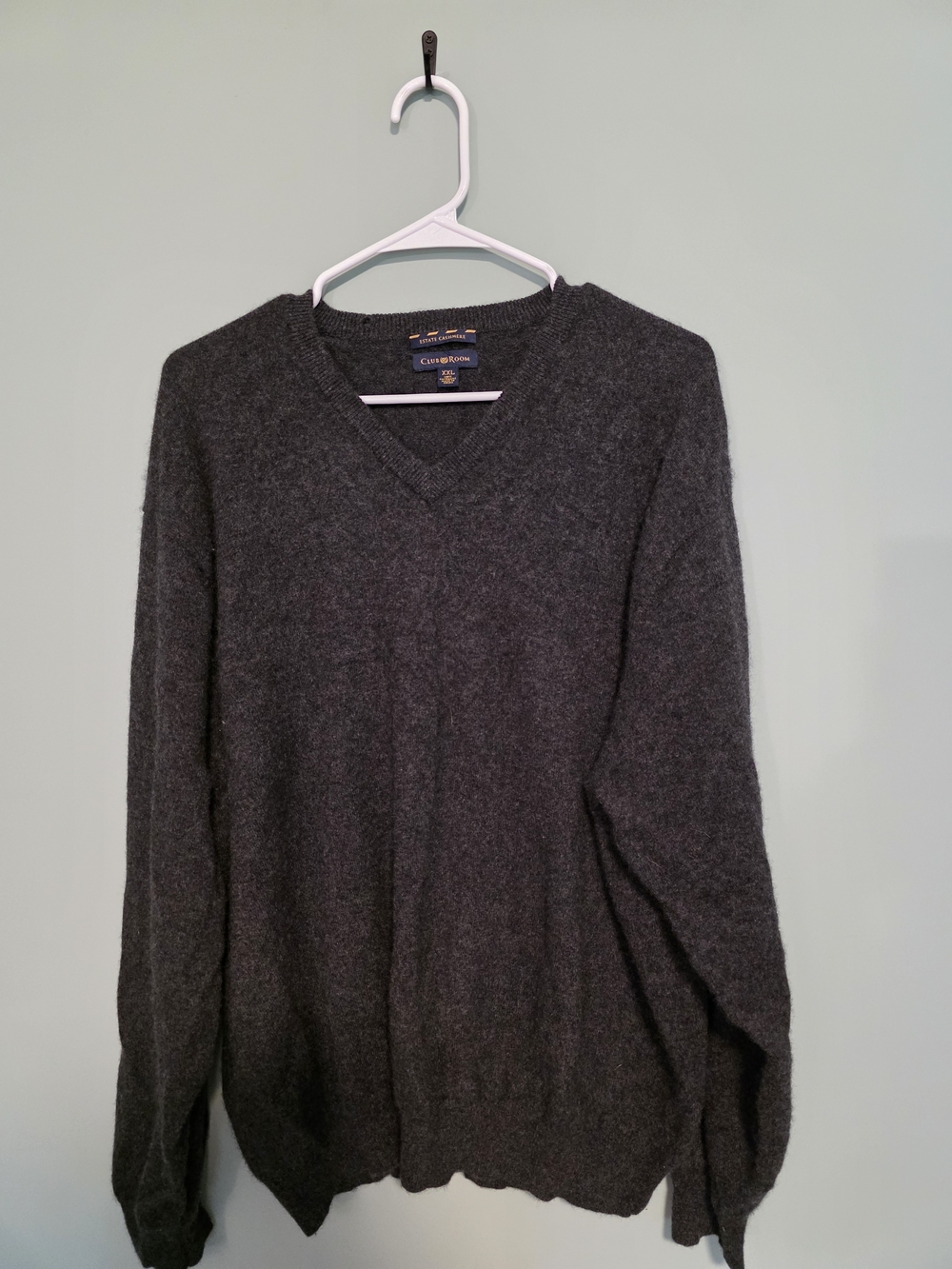 Estate Men's Dark Charcoal V-Neck 100% Cashmere Sweater